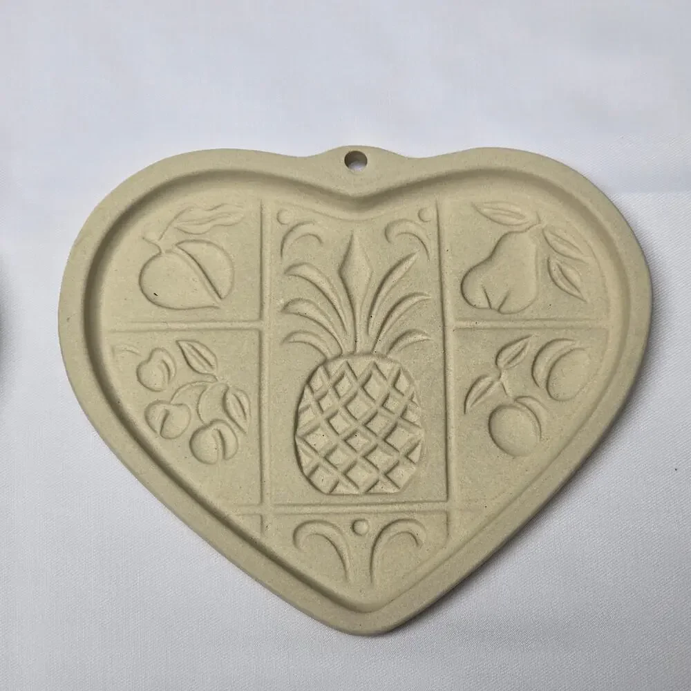 The Pampered Chef Family Heritage Hospitality & Table Heart Clay Cookie Mold